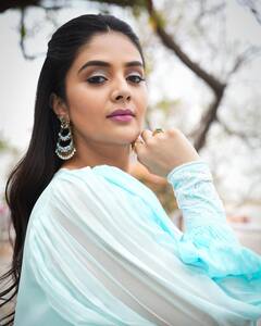 Anchor Sreemukhi: స్టైలిష్ లుక్ లో శ్రీముఖి- గ్లామర్ మెరుపులతో మెస్మరైజ్