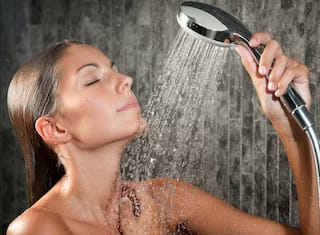 Bathing in fever: ਕੀ ਬੁਖਾਰ ਹੋਣ 'ਤੇ ਨਹਾਉਣਾ ਚਾਹੀਦਾ ਜਾਂ ਨਹੀਂ? ਆਓ ਕਰੀਏ ਭਰਮ-ਭੁਲੇਖੇ ਦੂਰ