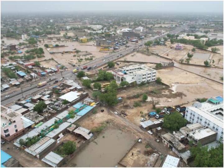 निचले इलाकों में पानी का भराव तेजी से बढ़ रहा है. लोगों को रेस्क्यू किया जा रहा है. हालांकि अभी बारिश नहीं रुकी है.