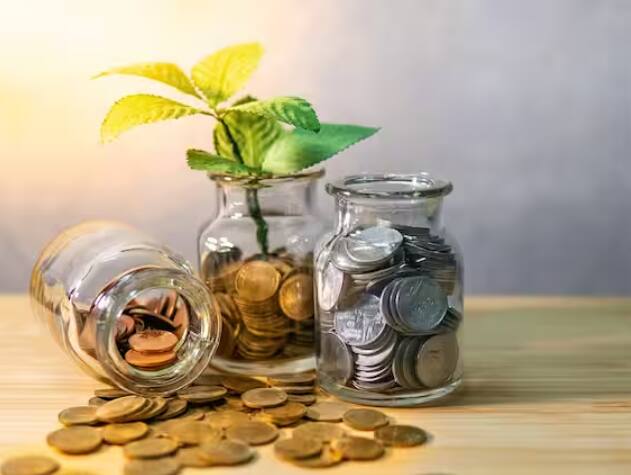 ਜਿਵੇਂ ਹੀ ਤਿਮਾਹੀ ਸੀਜ਼ਨ ਸ਼ੁਰੂ ਹੁੰਦਾ ਹੈ, ਕੰਪਨੀਆਂ ਲਾਭਅੰਸ਼ ਦਾ ਐਲਾਨ ਕਰਨਾ ਸ਼ੁਰੂ ਕਰ ਦਿੰਦੀਆਂ ਹਨ। ਉਹੀ ਸੀਜ਼ਨ ਅਜੇ ਵੀ ਚੱਲ ਰਿਹਾ ਹੈ, ਜਿਸ ਕਾਰਨ ਹਰ ਹਫਤੇ ਕਈ ਕੰਪਨੀਆਂ ਦੇ ਸ਼ੇਅਰਾਂ ਨੂੰ ਐਕਸ-ਡਿਵੀਡੈਂਡ ਮਿਲ ਰਿਹਾ ਹੈ। ਇਸ ਹਫਤੇ ਦੇ ਦੌਰਾਨ ਸਾਬਕਾ ਲਾਭਅੰਸ਼ ਵਾਲੇ ਸਟਾਕਾਂ ਵਿੱਚ ਹਿੰਦੁਸਤਾਨ ਯੂਨੀਲੀਵਰ, ਟਾਟਾ ਐਲਕਸੀ, ਟਾਟਾ ਮੋਟਰਜ਼, ਸੀਏਟੀ ਵਰਗੇ ਕਈ ਵੱਡੇ ਨਾਮ ਸ਼ਾਮਲ ਹਨ। ਦਿਲਚਸਪ ਗੱਲ ਇਹ ਹੈ ਕਿ ਹਫ਼ਤੇ ਦੌਰਾਨ ਰੋਜ਼ਾਨਾ ਇੱਕ ਤੋਂ ਵੱਧ ਸਟਾਕ ਐਕਸ-ਡਿਵੀਡੈਂਡ ਹੋਣ ਜਾ ਰਹੇ ਹਨ ਅਤੇ ਪੂਰੇ ਹਫ਼ਤੇ ਦੌਰਾਨ ਐਕਸ-ਡਿਵੀਡੈਂਡ ਕਰਨ ਵਾਲੇ ਸਟਾਕਾਂ ਦੀ ਗਿਣਤੀ 33 ਹੈ।