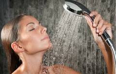 ਗਰਮੀ ਤੋਂ ਪਰੇਸ਼ਾਨ ਹੋ ਕੇ ਜੇ ਤੁਸੀਂ ਵੀ ਵਾਰ-ਵਾਰ ਨਹਾਉਂਦੇ ਹੋ ਤਾਂ ਸੁਣੋ ਇਸ ਦੇ ਗੰਭੀਰ ਨਤੀਜੇ