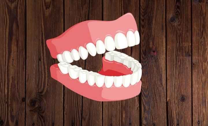 প্রাণ ধারণের জন্য অক্সিজেন যেমন জরুরি, দাঁত ভাল রাখতে তেমনই জরুরি এনামেল। দাঁতের উপর যে সাদা প্রলেপ থাকে, তাকেই বলে এনামেল। দাঁতের ক্ষয় রোধ করে এই এনামেল।