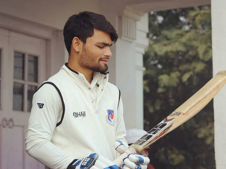 ਹਾਲ ਹੀ 'ਚ ਰਿੰਕੂ ਸਿੰਘ ਛੁੱਟੀਆਂ ਮਨਾਉਣ ਲਈ ਮਾਲਦੀਵ ਗਏ ਸਨ, ਜਿੱਥੇ ਉਨ੍ਹਾਂ ਨੇ ਤਸਵੀਰਾਂ ਸ਼ੇਅਰ ਕਰਦੇ ਹੋਏ ਆਪਣੇ ਸਿਕਸ ਪੈਕ ਐਬਸ ਨੂੰ ਫਲਾਂਟ ਕੀਤਾ। ਇਸ ਦੇ ਨਾਲ ਹੀ ਟੀਵੀ ਸ਼ੋਅ 'ਚ ਰਿੰਕੂ ਨੂੰ ਸਵਾਲ ਪੁੱਛਿਆ ਗਿਆ ਕਿ ਕੀ ਉਨ੍ਹਾਂ ਦੀ ਕੋਈ ਗਰਲਫ੍ਰੈਂਡ ਹੈ? ਜਵਾਬ ਵਿੱਚ ਰਿੰਕੂ ਨੇ ਕਿਹਾ, 