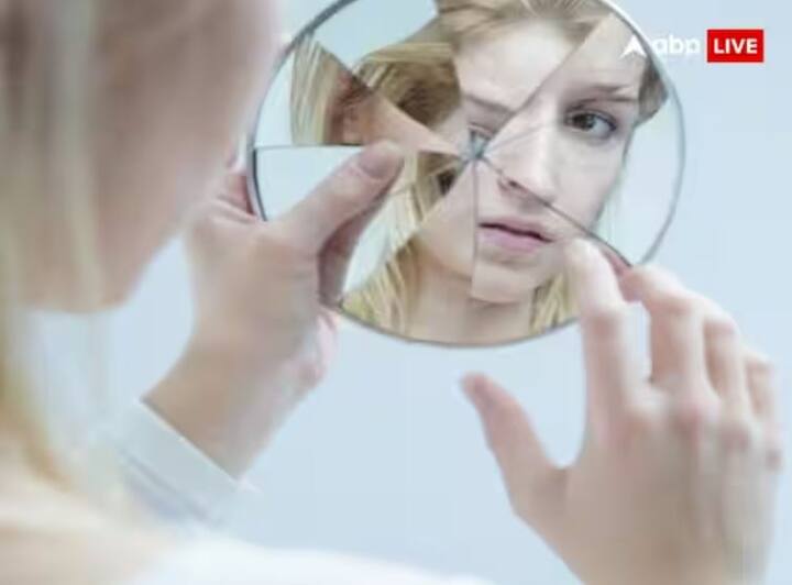 ਟੁੱਟੇ ਹੋਏ ਸ਼ੀਸ਼ੇ ਨੂੰ ਨਜ਼ਰਅੰਦਾਜ਼ ਕਰਨਾ ਤੁਹਾਨੂੰ ਨੁਕਸਾਨ ਪਹੁੰਚਾ ਸਕਦਾ ਹੈ। ਸਾਨੂੰ ਇਸ ਗੱਲ ਨੂੰ ਬਿਲਕੁਲ ਵੀ ਨਜ਼ਰਅੰਦਾਜ਼ ਨਹੀਂ ਕਰਨਾ ਚਾਹੀਦਾ। ਹਿੰਦੂ ਧਰਮ ਵਿੱਚ ਕੱਚ ਨੂੰ ਤੋੜਨਾ ਅਸ਼ੁੱਭ ਮੰਨਿਆ ਜਾਂਦਾ ਹੈ।