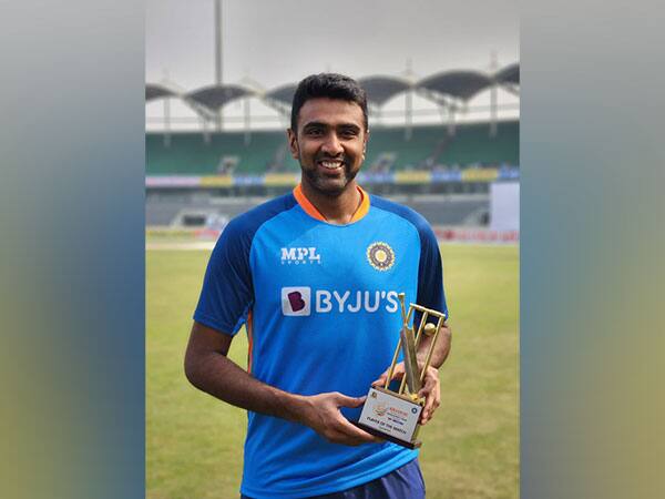 তালিকায় সবার শেষে রবিচন্দ্রন অশ্বিন। তিনিই একমাত্র এই তালিকায় বর্তমান সময়ের ক্রিকেটার। তাঁর ঝুলিতে ১১ ম্য়াচে ৬০ উইকেট।