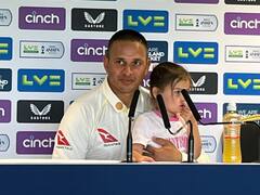 प्रेस कॉन्फ्रेंस में बेटी संग नजर आए उस्मान ख्वाजा, सोशल मीडिया पर वायरल हुआ वीडियो