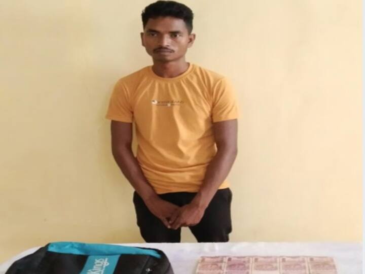 Chhattisgarh naxal associate arrested in bijapur naxali black money bastar police ANN Chhattisgarh: बीजापुर में नक्सलियों के पास 2 हजार के नोटों से ट्रैक्टर खरीदने का था प्लान, पुलिस ने प्लान पर फेरा पानी