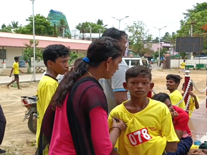 Mayiladuthurai: மாரத்தான் ஓடிய சிறுவன்... உற்சாக படுத்த பின்னாடியே ஓடிய பெற்றோர் - மயிலாடுதுறையில் நெகிழ்ச்சி சம்பவம்!