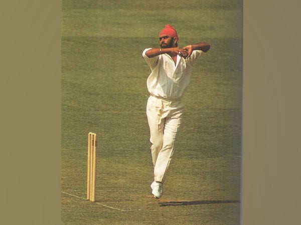 প্রাক্তন ভারতীয় স্পিনার বিষেণ সিংহ বেদী ওয়েস্ট ইন্ডিজের বিরুদ্ধে ১৮ ম্যাচে ৬২ উইকেট নিয়েছেন।