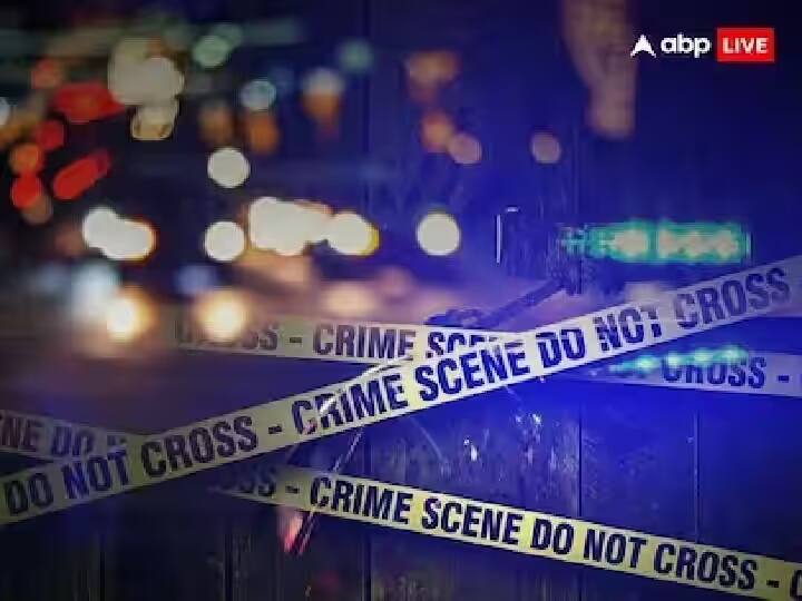 Kolhapur Crime: पोलिस ठाण्यासमोरच भरदिवसा कोयता, कटर, ब्लेडने तरुणाच्या पाठीत वार; कोल्हापुरातील धक्कादायक प्रकार Kolhapur Crime young man stabbed in the back with a knife cutter and blade in broad daylight in front of the police station Kolhapur Crime: पोलिस ठाण्यासमोरच भरदिवसा कोयता, कटर, ब्लेडने तरुणाच्या पाठीत वार; कोल्हापुरातील धक्कादायक प्रकार