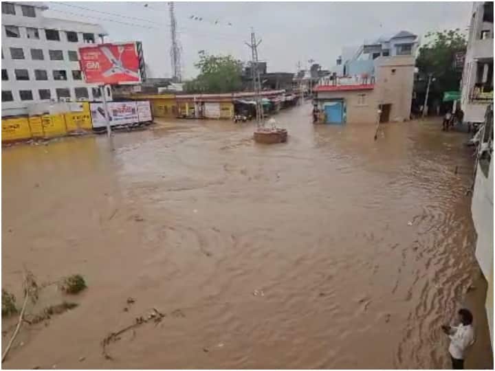 हालात बिगड़ता देख प्रशासन ने एसडीआरएफ, एनडीआरएफ और  सेना की कंपनियों को तैनात किया है.