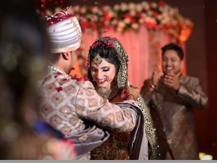 Students in America are doing mock marriage in Indian style know what is this क्या होती है ये मॉक शादी, जिसमें न बारात असली होती है, न दूल्हा-दुल्हन... इस देश में बढ़ रहा ट्रेंड