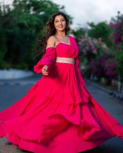 ఎర్ర డ్రస్సులో మెరిసిపోతున్న విష్ణుప్రియ - లేటెస్ట్ ఫొటోలు చూశారా?