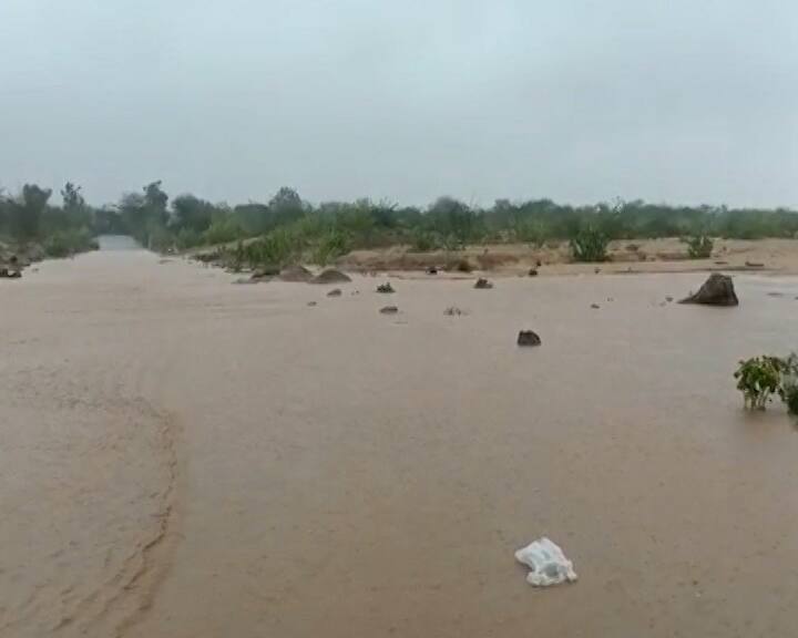 due to heavy rain in banaskatha amirgadh three village became contactless Heavy Rain: બનાસકાંઠમાં તૂટી પડ્યો ભારે વરસાદ,જળપ્રલયની સ્થિતિ, ત્રણ ગામ સંપર્કવિહોણા