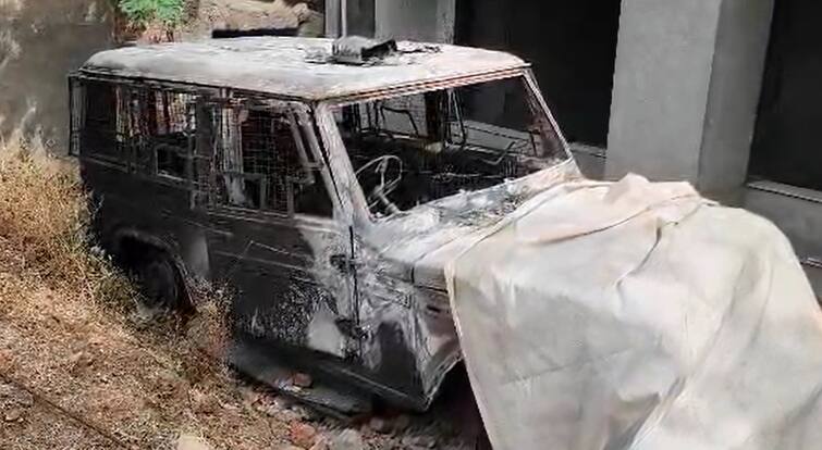 Dahod Crime: 15 butlegar attacks on police team while they roaming for patrolling at night Dahod: દારુની ગાડી રોકવા ગયેલી પોલીસ ધોવાઇ, 15 બૂટલેગરોએ હથિયારથી હૂમલો કર્યો, ગાડી પણ સળગાવી