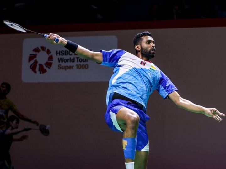 அரையிறுதிக்கு தகுதிப் பெற்றிருந்த மற்றொரு இந்திய வீரரான எச்.எஸ்.பிரணாய் 15-21, 15-21 என்ற நேர் செட்களில் டென்மார்க் வீரர் விக்டர் ஆல்செல்சனிடம் அதிர்ச்சி தோல்வியுற்று வெளியேறினார்.