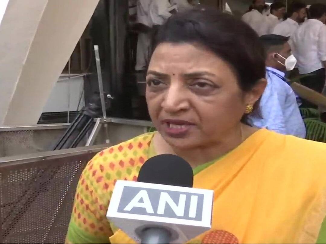 Maharashtra: Blow To Uddhav Thackeray As MLC Manisha Kayande Joins CM Shinde's Shiv Sena Maharashtra: Blow To Uddhav Thackeray As MLC Manisha Kayande Joins CM Shinde's Shiv Sena