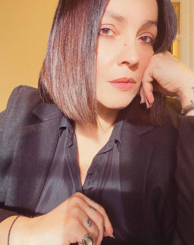 सलमान खान ने इस दौरान फैंस को सरप्राइज दिया कि जजिस के साथ बैठीं पूजा भट्ट इस शो की 13वीं और आखिरी कंटेस्टेंट होंगी. इस ऐलान के बाद पूजा की घर में एंट्री हुई.