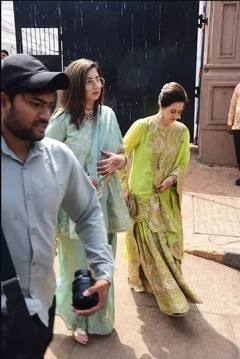 પુત્ર કરણ દેઓલના લગ્નમાં સની દેઓલની પત્નીએ લૂંટી મહેફીલ, એથનિક લુકમાં દેઓલ પરિવારની પુત્રવધૂઓએ પાડ્યો વટ