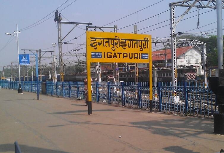 maharashtra news nashik news 17 trains will have an official stop at Igatpuri in Nashik, tickets will also be available Nashik Igatpuri Station : प्रवाशांसाठी बातमी! नाशिकच्या इगतपुरीत 17 रेल्वेना अधिकृत थांबा, तिकिटेही मिळणार, मंत्रालयाचे निर्देश