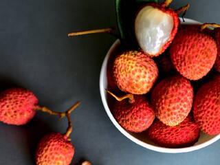 Lychee: லிச்சி சாப்பிடுவதால் ஏற்படும் நன்மைகள் பற்றி தெரியுமா? லிச்சி கெட்டுப்போகாமல் பார்த்துக்கொள்ள டிப்ஸ் இதோ..!