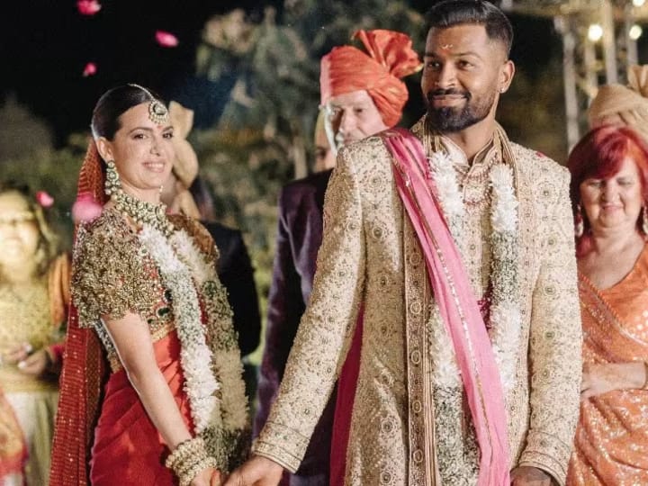 Indian Cricket Team All Rounder Hardik Pandya Wife Natasa Stankovic Wedding Viral Video Watch: हार्दिक पांड्या ने शादी में जूता चुराने की रस्म में दी थी मोटी रकम, डिमांड से पांच गुना ज्यादा दिए थे पैसे