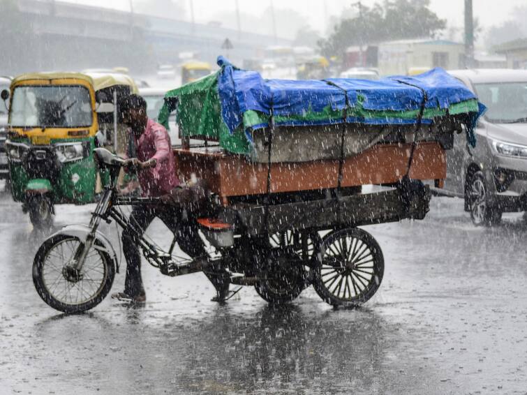 Delhi Weather Update Rain Thunderstorm Today As Capital Sizzles At 39.2 Deg Celsius Temp Cyclone Biparjoy IMD Delhi Likely To Witness Rain, Thunderstorm Today As Capital Sizzles At 39.2 Deg Celsius Temp