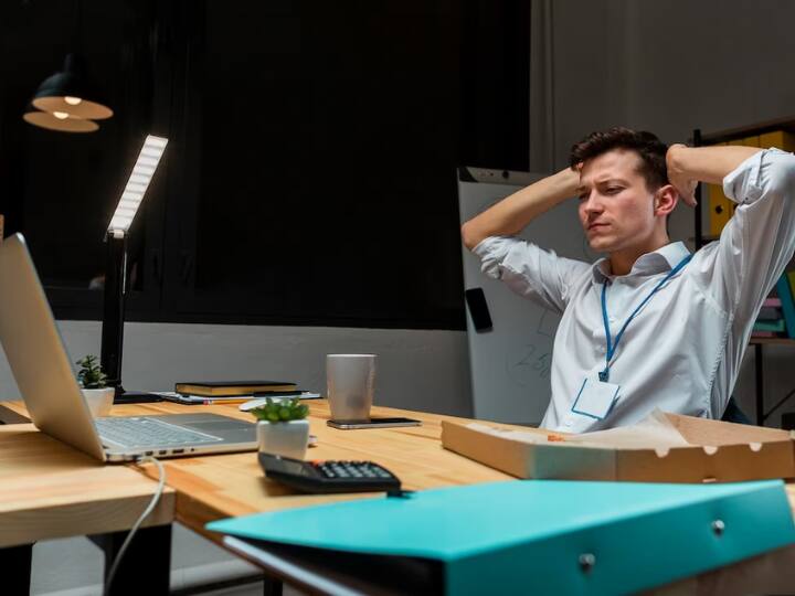 लैपटॉप या डेस्कटॉप पर समय के साथ सिस्टम एरर और करप्टेड फाइल्स भी इकट्ठा होते रहती हैं. ये भी कंप्यूटर की परफॉर्मेंस को कम करते हैं. इसलिए बेहतर है कि आप ऐसे संकेत दिखने पर एक बार इसे रिसेट कर लें.