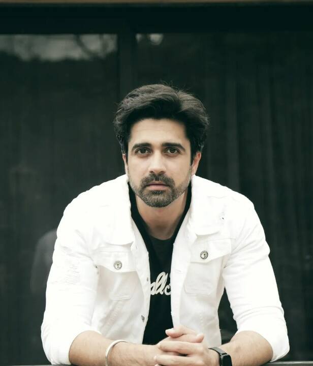Avinash Sachdev पलक पुरसवानी के एक्स बॉयफ्रेंड हैं. शो में एंट्री के दौरान भी दोनों की झड़प होते होते बची थी. वहीं अविनाश की तो शो में एंट्री हो चुकी है. लेकिन पलक का अभी बिग बॉस के घर में पहुंचना बाकी है.