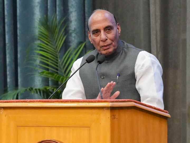 Defence Minister Rajnath Singh UP Aatmanirbhar Bharat Manufacturing BrahMos Missiles UPDIC राजनाथ सिंह का बड़ा एलान- यूपी में नट-बोल्ट से लेकर ब्राह्मोस मिसाइल तक का होगा निर्माण, 109 MOU साइन