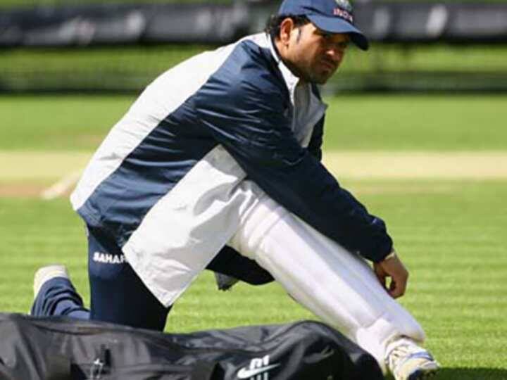 टेस्ट क्रिकेट में सचिन के नाम पर 51 शतक जबकि वनडे में 49 शतक लगाने का रिकॉर्ड है. इसी के साथ तेंदुलकर के नाम पर 100 अंतरराष्ट्रीय शतक लगाने का रिकॉर्ड भी दर्ज है.