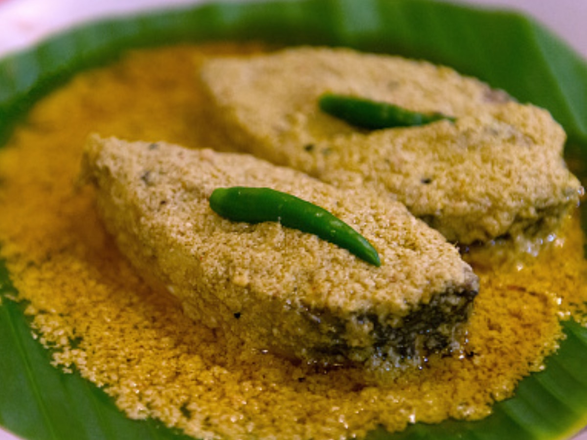 Shorshe Ilish- A Mouthwatering treat of Bengal (Image Source: Getty)