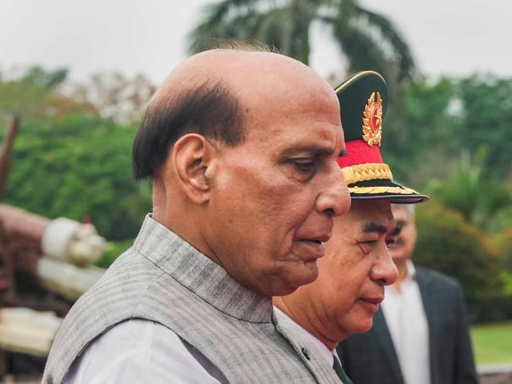Rajnath Singh and General Phan Van Giang visit Manekshaw Centre in New Delhi on Monday before the bilateral meeting started. (Source: PTI)