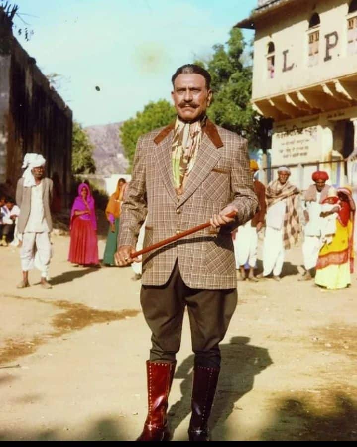 वहीं ऐसा ही कुछ हुआ था आमिर खान के साथ. एक फिल्म में आमिर खान बतौर असिस्टेंट डायरेक्टर काम कर रहे थे और सेट पर उन्होंने अमरीश पुरी को टोक दिया था. जिसके बाद गुस्से में आए अमरीश पुरी ने उन्हें जमकर फटकार लगाई थी.