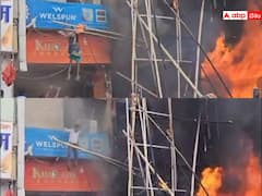 Chhattisgarh Fire Accident: కాంప్లెక్స్ లో భారీ అగ్నిప్రమాదం, భయంతో బిల్డింగ్ నుంచి దూకేసిన ప్రజలు
