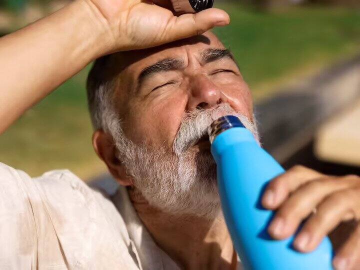 Heatstroke What is Heatstroke Symptoms Causes Treatment in Hindi Heatstroke:सिर्फ ज्यादा पानी पीने से नहीं होगा... लू से बचने है तो ये काम भी करने होंगे!