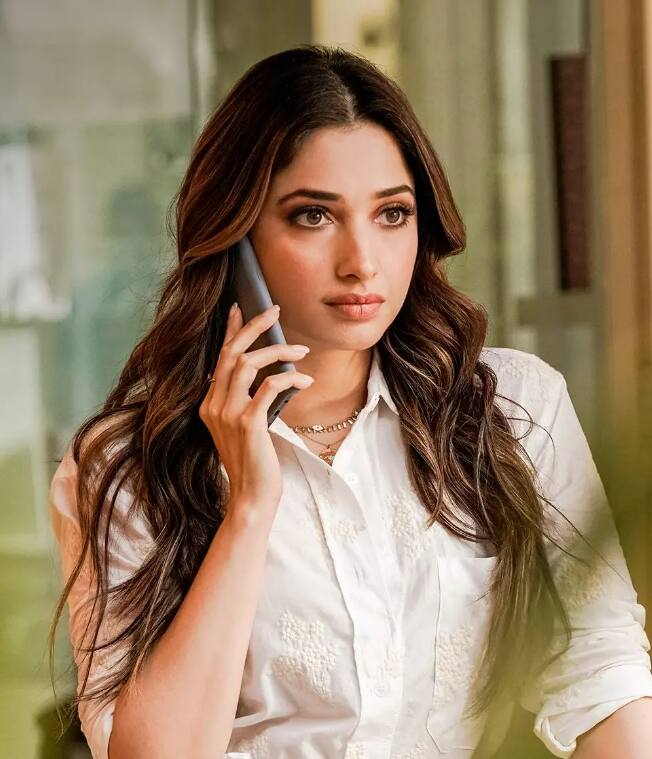 சிரஞ்சீவி ஜோடியாக தமன்னா நடித்துள்ளார்.