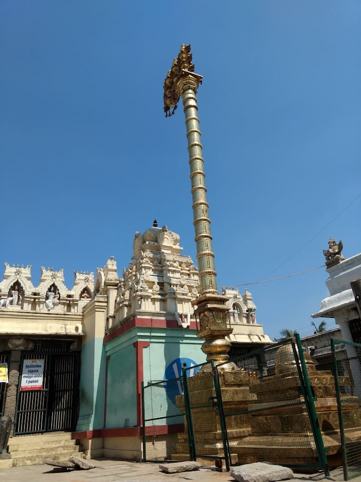 இக்கோவிலின் இறைவன்