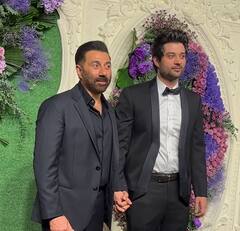 Deol Family Pics: करण देओल के रिसेप्शन में बनठन कर पहुंचीं चाची तान्या, हर तरफ हो रही चर्चा, थ्री पीस सूट में हैंडसम दिखे धर्मेंद्र-सनी