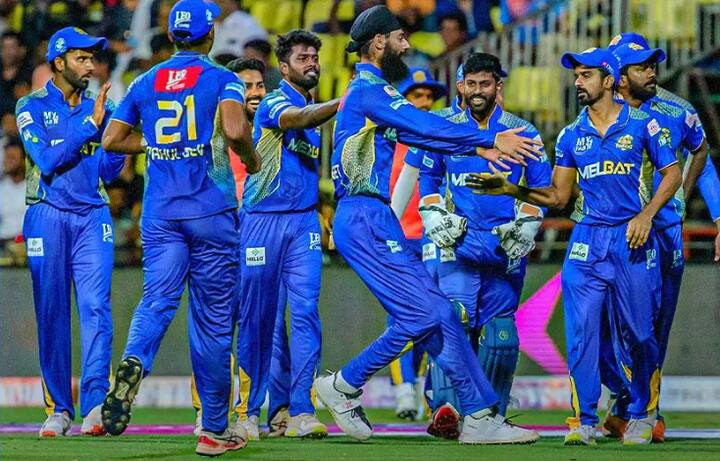 இரண்டாவது இன்னிங்சை தொடங்கிய திண்டுக்கல் டிராகன்ஸ் தொடக்க ஆட்டக்காரர்கள் சொற்ப ரன்களில் ஆட்டம் இழக்க பாபா இந்திரஜித் மற்றும் ஆதித்யா கணேஷ் நிதானமாக ஆடி ரன் சேர்த்தனர்.