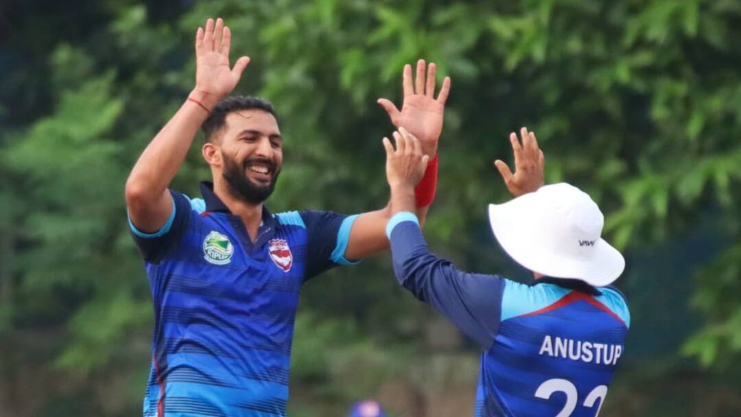 P Sen Trophy: ভবানীপুরের হয়ে ঋষির অলরাউন্ড পারফরম্যান্স, দুরন্ত শতরানে মোহনবাগানকে জেতালেন ঈশ্বরণ Rishi Dhawan and Abhimanyu Easwaran star in the P Sen Trophy as Mohun Bagan and Bhawanipore clinch wins P Sen Trophy: ভবানীপুরের হয়ে ঋষির অলরাউন্ড পারফরম্যান্স, দুরন্ত শতরানে মোহনবাগানকে জেতালেন ঈশ্বরণ