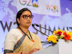 'पूर्व सीएम को जेल भेजने वाले कांग्रेस से गठबंधन के लिए हैं बेताब', स्मृति ईरानी का दिल्ली के सीएम पर तंज 