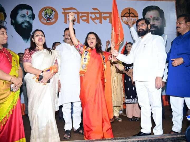 Maharashtra Manisha Kayande Join eknath shinde Shiv Sena in pune says established by Balasaheb Thackeray Maharashtra Politics: शिंदे गुट में शामिल हुईं उद्धव का साथ छोड़ने वाली MLC मनीषा कायंदे, कहा- यह सिर्फ नेतृत्व का बदलाव