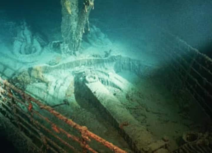 Commercial submarine goes missing near Titanic wreck in Atlantic Ocean Atlantic Ocean: अटलांटिक महासागर में  टाइटैनिक के मलबे के पास एक कमर्शियल पनडुब्बी हुई लापता