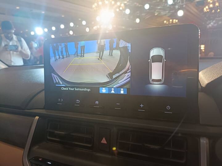 Feature list includes wireless Apple CarPlay, Android Auto, Weblink, 6 Airbags, Vehicle Stability Assist with Agile Handling Assist, Hill Start Assist, Honda Lane Watchcamera, Multi angle Rear Camera, sunroof and more. (Photo: Somnath Chatterjee)