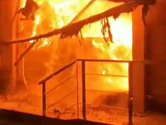 Chandrapur Fire : आगीत चंद्रपुरातील तीन मजली कपड्याचं दुकान खाक, कोट्यवधींचं नुकसान
