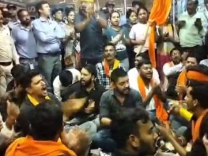adipurush controversy protest against film in Bilaspur and Durg Hindu organization Hanuman Chalisa ann Chhattisgarh: छत्तीसगढ़ में भी 'आदिपुरुष' का विरोध, बिलासपुर में हनुमान चालीसा का पाठ, दुर्ग में सिनेमा हॉल में तोड़फोड़