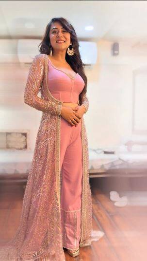 ਕਿੰਨੀ ਪੜੀ ਲਿਖੀ ਹੈ ਫਲਕ ਨਾਜ਼