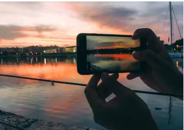 ਇਨ੍ਹਾਂ ਸਾਰੇ ਸਮਾਰਟਫੋਨਜ਼ 'ਚ ਵਧੀਆ ਕੈਮਰਾ ਹੈ। ਤੁਸੀਂ ਇਸ ਰੇਂਜ ਵਿੱਚ ਇਹਨਾਂ ਵਿੱਚੋਂ ਕਿਸੇ ਇੱਕ ਫੋਨ ਨੂੰ ਚੁਣ ਸਕਦੇ ਹੋ। Samsung Galaxy F13 ਉਹਨਾਂ ਲੋਕਾਂ ਲਈ ਇੱਕ ਵਧੀਆ ਫ਼ੋਨ ਹੈ ਜੋ ਬੈਟਰੀ ਪਸੰਦ ਕਰਦੇ ਹਨ।