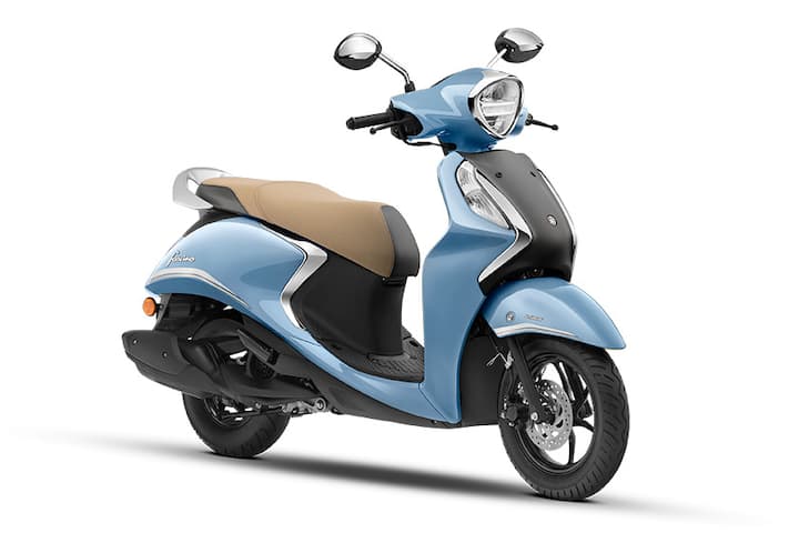 चौथा यामाहा फैसिनो 125 एफआई स्कूटर है. इस स्कूटर में 125cc ब्लू कोर हाइब्रिड इंजन के साथ फ्यूल वेस्टेज को बचने के लिए ऑटो स्टार्ट/स्टॉप फीचर भी दिया गया है.